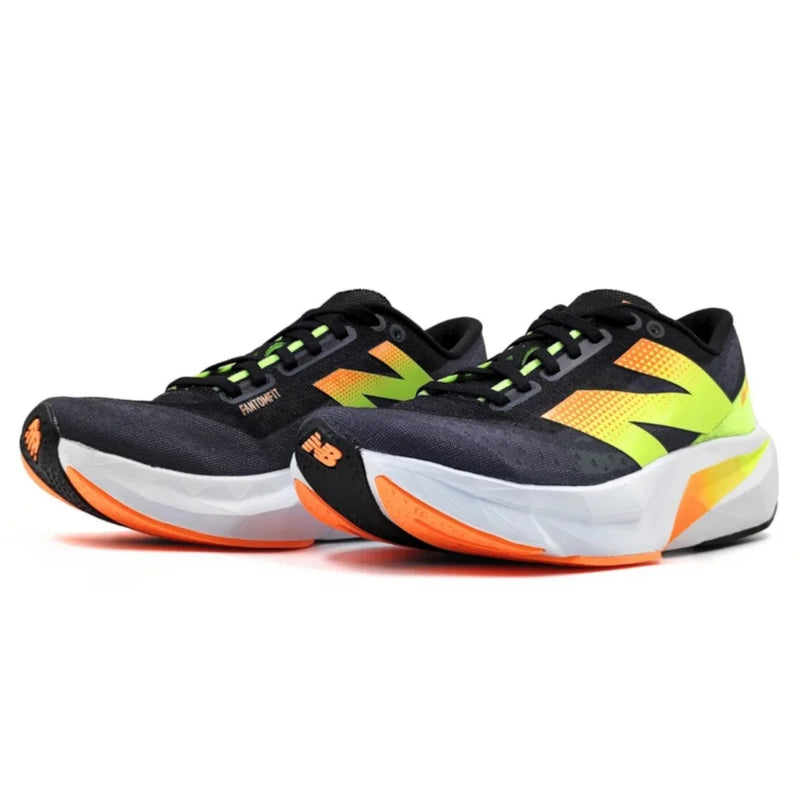 Tênis New Balance FuelCell Rebel V4 Preto/Verde