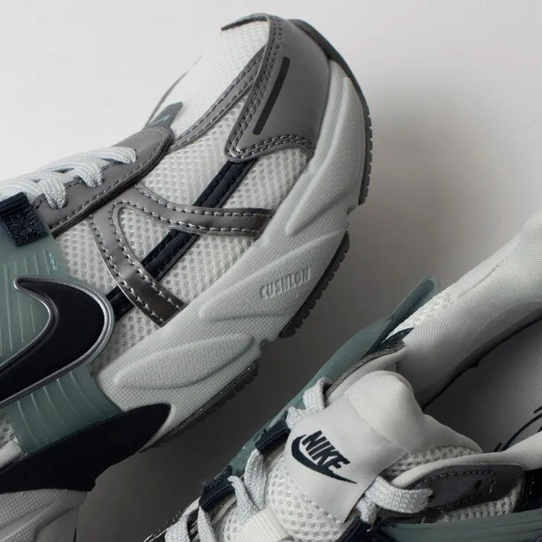 Tênis Nike V2K Run